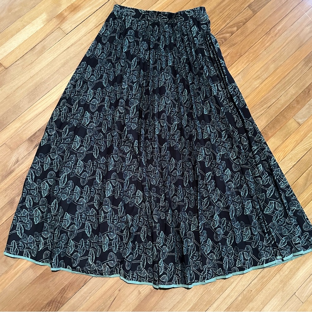 OTTODAME CARING accordion mushroom print skirt. NWOT